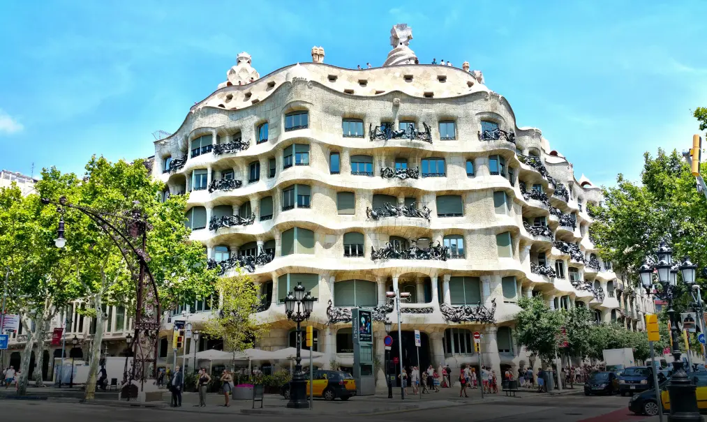 Casa Milà (Casa Milà)